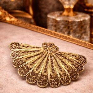 VINTAGE GOLD TONE FILIGREE FAN BROOCH ART DECO STYLE UNMARKED